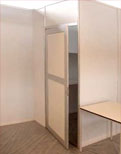 Хозблок (комната переговоров) с распашной или раздвижной дверью «гармошка»